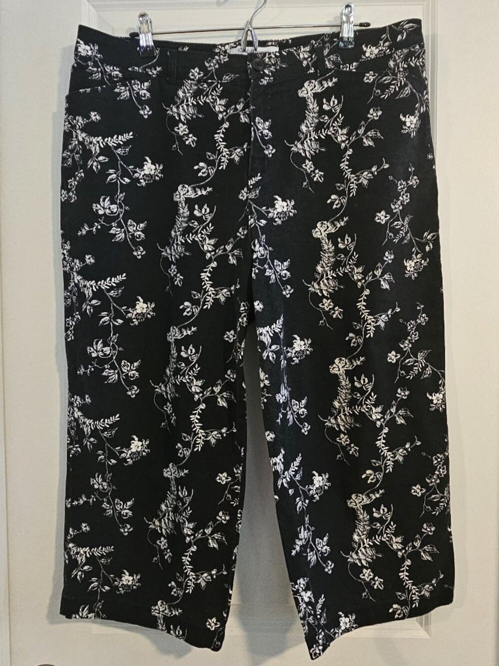 Croft & Barrow Black White Floral Capri Pants Size 16 Stretch Cotton Crop Summer